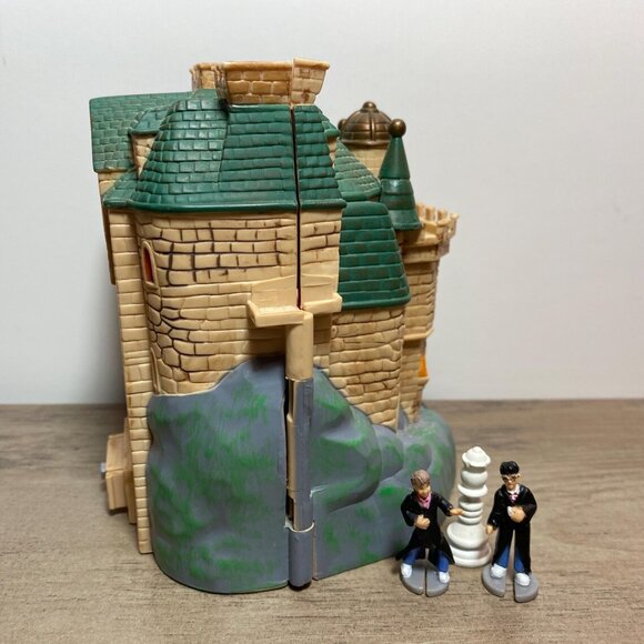 Harry Potter Hogwarts Castle Playset with Mini Figures 2001 Forbidden Corridor - Picture 6 of 7